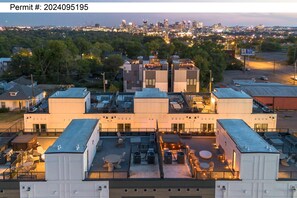 House | 3 bedrooms, desk, Internet - Nashville Escape With Skyline Deck and Hot Tub (Nashville)