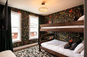 3 عدّة غرف نوم وخدمة الإنترنت