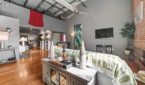 A spacious room with a large bed, a desk, and a dining area. - Peaceful and Private Retreat (Lafayette)