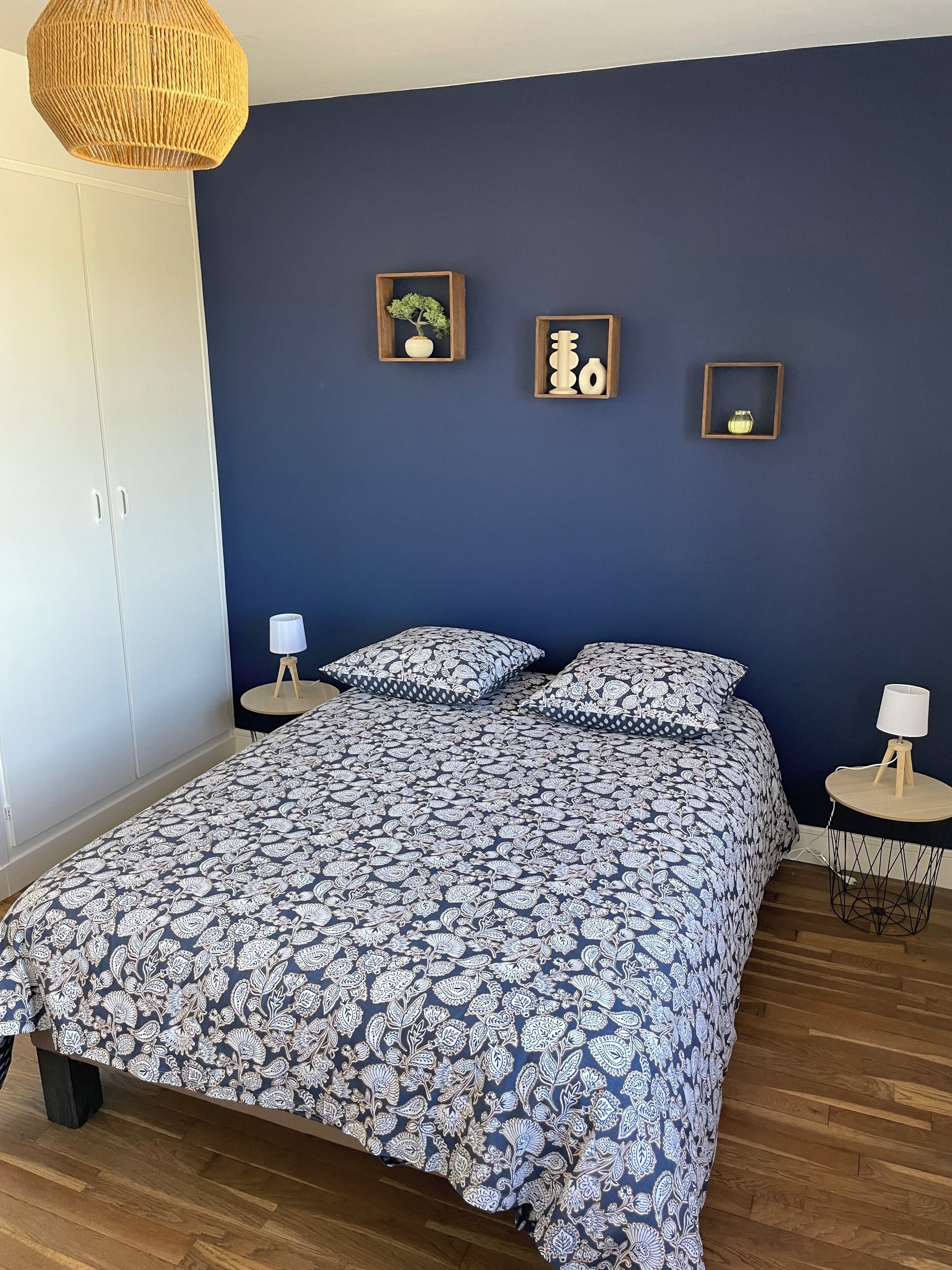 2 habitaciones, tabla de planchar con plancha, wifi y ropa de cama 