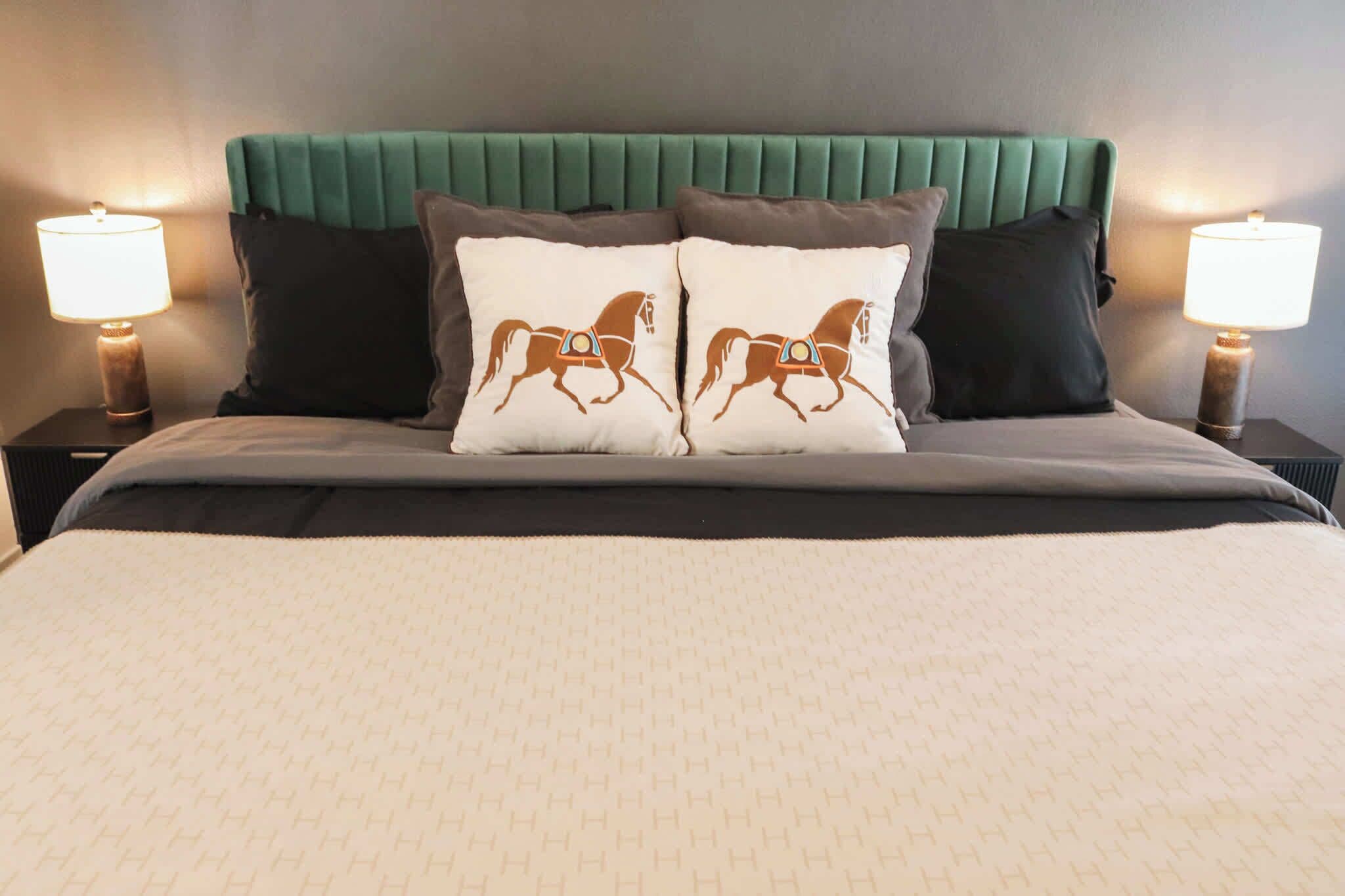 1 多间卧室、办公桌、熨斗/熨衣板、旅行婴儿床