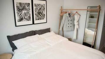 2 bedrooms, iron/ironing board, Internet, bed sheets