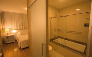 Hair dryer, towels - Spacious Suite with Stunning Canyon Views, Near Waterfalls and Hiking Trails (Paraná)