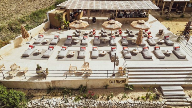 A beach club with sun loungers and umbrellas, free access, and parking. - Casa Manbrù by Studio Vita (Siculiana)