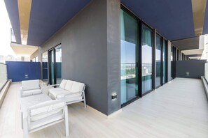2 bedrooms, Internet - JVC Sleeps 4 With Amazing Views and Large Balcony (Dubai)