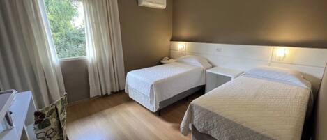 2 habitaciones, tabla de planchar con plancha y wifi gratis