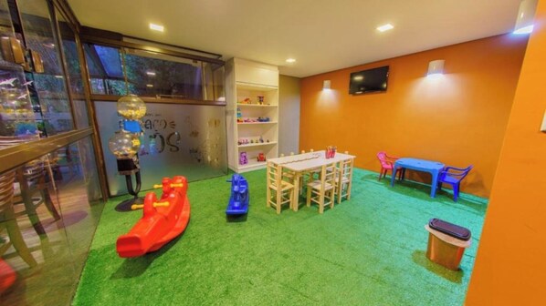 Children's area - Charming Double Room with Easy Access to Forest Walks, Canyon Points & Outdoor (Paraná)