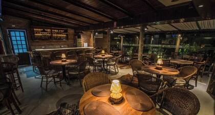 Nature-Inspired 2 Double Room with Forest Trails, Canyon Lookouts & Serene River