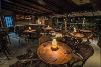 Nature-Inspired 2 Double Room with Forest Trails, Canyon Lookouts & Serene River