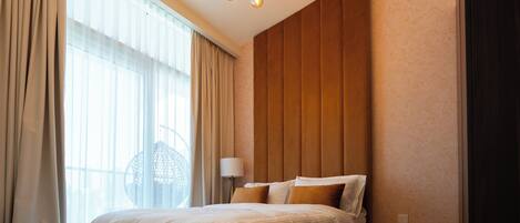 1 bedroom, in-room safe, desk, iron/ironing board