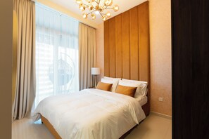 1 bedroom, in-room safe, desk, iron/ironing board - Reva Residence - Luxe 1BR w/ Burj Khalifa View (Dubai)