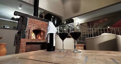 Three Double Room w/ Access to Waterfall Routes, & Stunning Canyon Landscapes