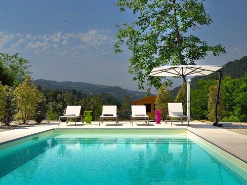 Casale Bera, hills view, private pool and garden