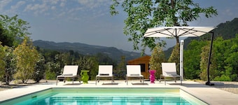 Casale Bera, hills view, private pool and garden