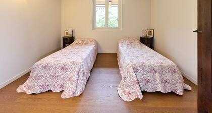 Casale Bera, hills view, private pool and garden