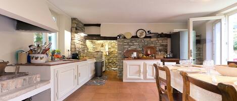 Mikrowelle, Ofen, Herdplatte, Geschirrspüler