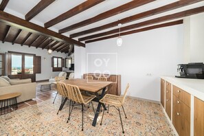 Dining - Luz del Faro, with seaview, by OYOOSTAYS (La Vila Joiosa)