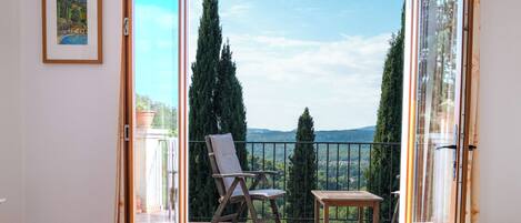 4 slaapkamers, een strijkplank/strijkijzer, wifi, beddengoed