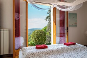 4 chambres, fer et planche à repasser, Wi-Fi, draps fournis