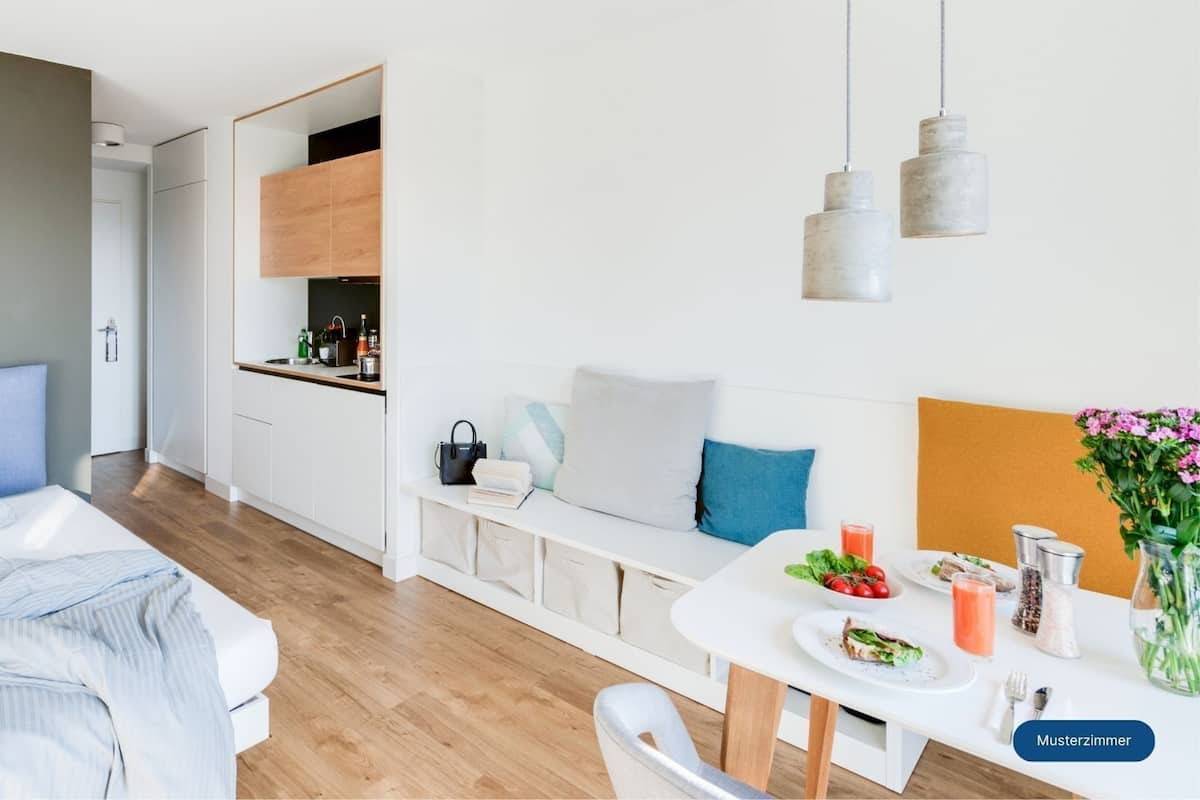 Allergikerbettwaren, Verdunkelungsvorhänge, Bügeleisen/Bügelbrett