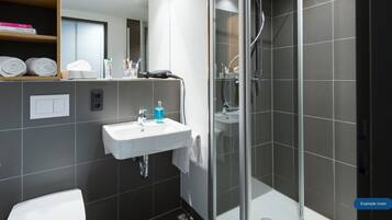 Classic Twin | Baño | Ducha, secador de pelo, toallas y jabón