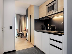 Studio L | Bếp riêng | Dụng cụ pha espresso, ấm điện 