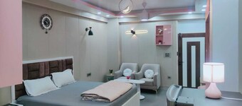 노이다의 럭셔리 스튜디오 아파트먼트