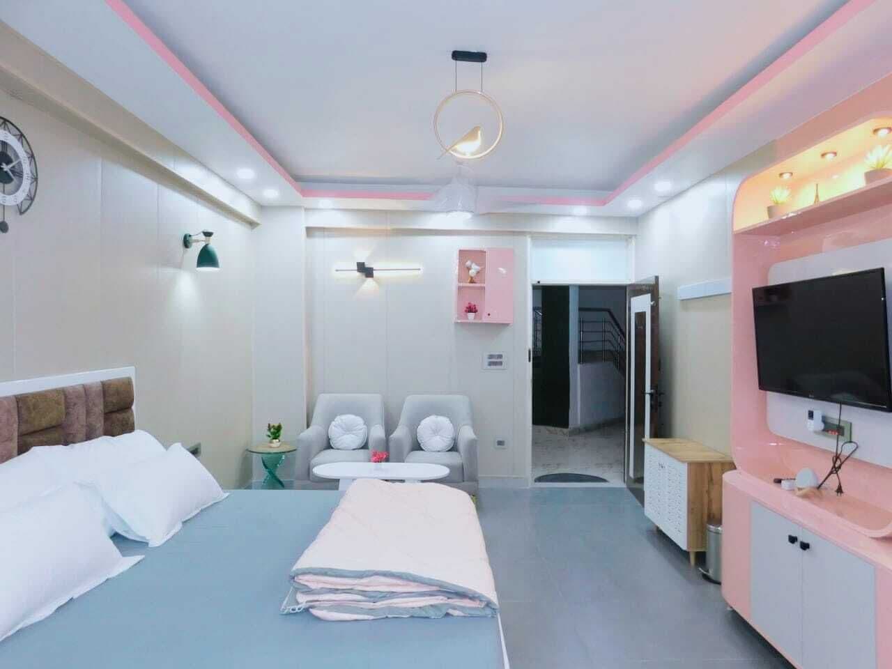 Apartemen Mewah, beranda, pemandangan halaman | Meja kerja, ruang kerja ramah laptop, dan Wi-Fi gratis