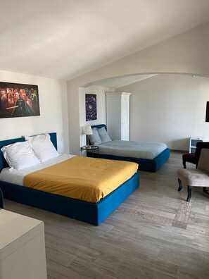 2 habitaciones, tabla de planchar con plancha, wifi y ropa de cama 