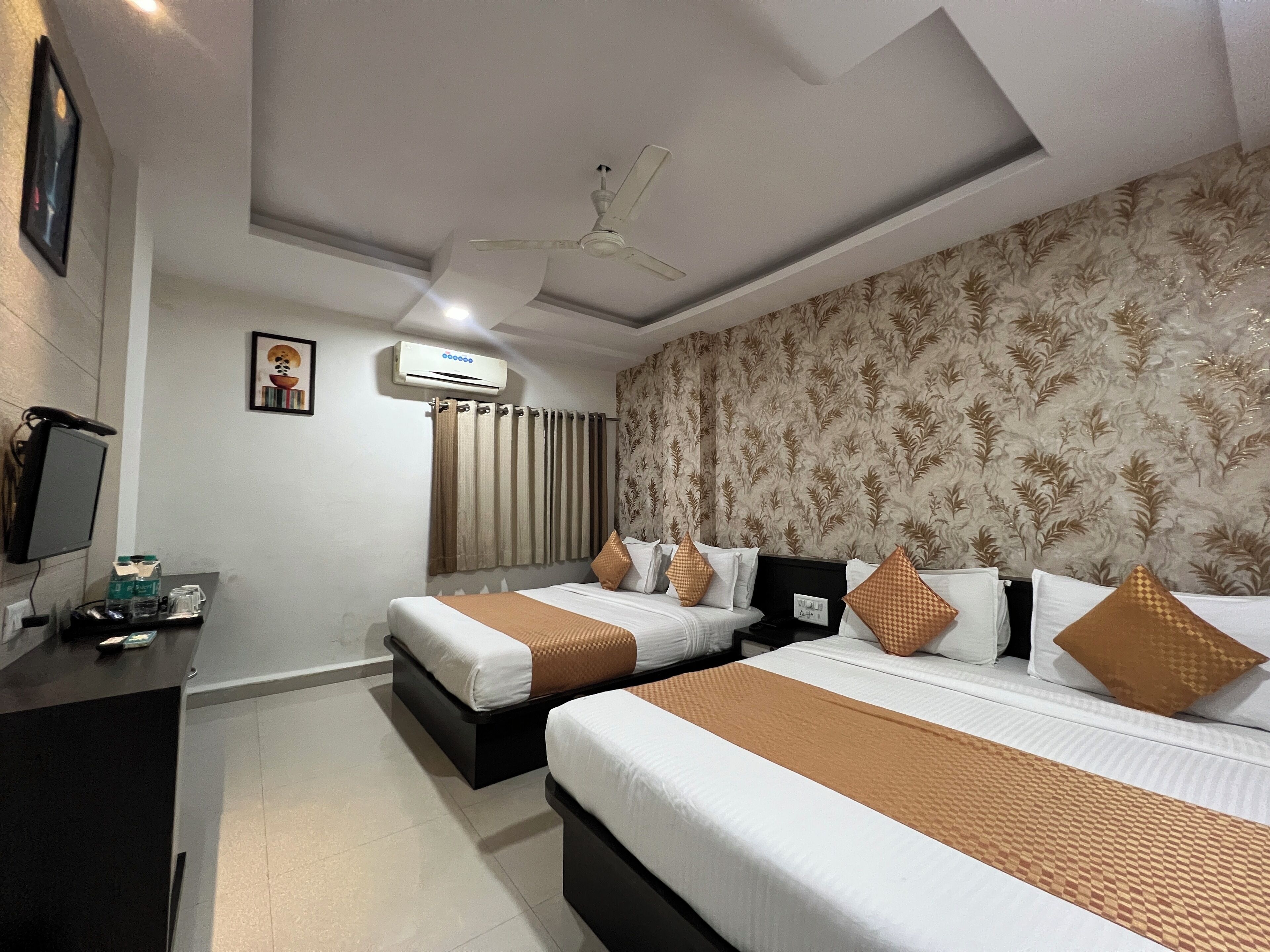 华丽四人房 | 免费 WiFi