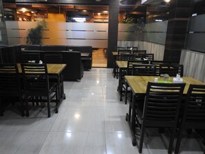 Restaurant - Lumora Shanti Kamal (Shirdi)