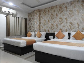 Deluxe Quadruple Room | Free WiFi - Lumora Shanti Kamal (Shirdi)