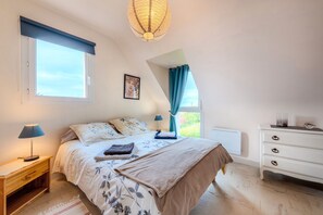 2 chambres, fer et planche à repasser, Wi-Fi, draps fournis