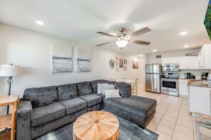 TV - Port Aransas Getaway | Steps to Beach Boardwalk + Pool Access (Port Aransas)