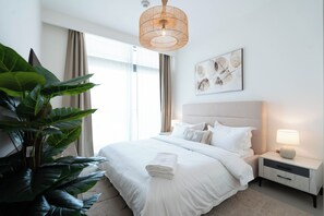 4 chambres, coffre-fort, bureau, fer et planche à repasser
