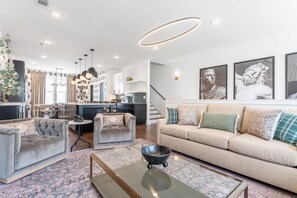 House | 4 bedrooms, desk, Internet - Rooftop Fire Pit Skyline Views Near Broadway (Nashville)