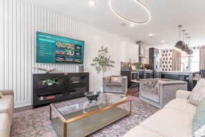 House | 4 bedrooms, desk, Internet - Rooftop Fire Pit Skyline Views Near Broadway (Nashville)