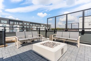 House | 4 bedrooms, desk, Internet - Rooftop Fire Pit Skyline Views Near Broadway (Nashville)