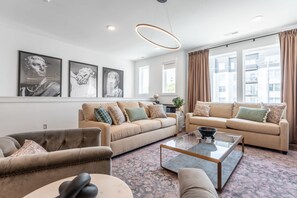 House | 4 bedrooms, desk, Internet - Rooftop Fire Pit Skyline Views Near Broadway (Nashville)