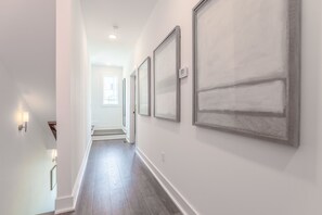 Hus | 4 soverom, skrivebord og internett