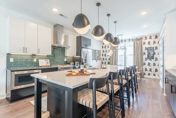 Hus | 4 soverom, skrivebord og internett