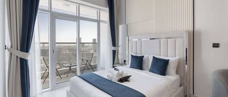 Tabla de planchar con plancha, wifi y ropa de cama