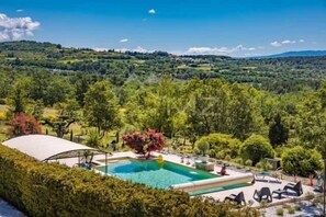 5 bedrooms, Internet - Villa in Murs Heart of the Luberon (Murs)