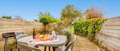 تناول الطعام بالخارج