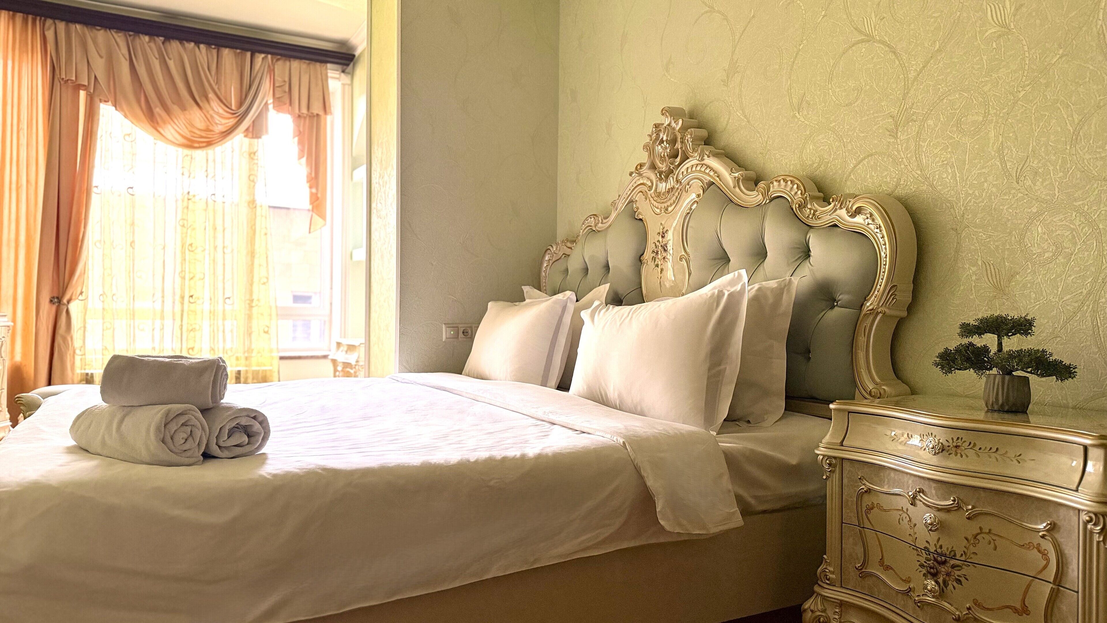 Luxury Apartment, 2 Bedrooms, 2 Bathrooms, Courtyard View | Premium bedding, blackout drapes, soundproofing, iron/ironing board