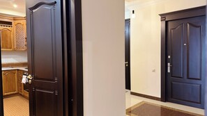 Luxury Apartment, 2 Bedrooms, 2 Bathrooms, Courtyard View | Premium bedding, blackout curtains, soundproofing, iron/ironing board - Comfortable apartments on Northern Avenue by Sweet Home (Yerevan)