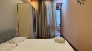 Comfort Apartment, 1 Bedroom, Balcony, City View | Hypo-allergenic bedding, blackout drapes, soundproofing