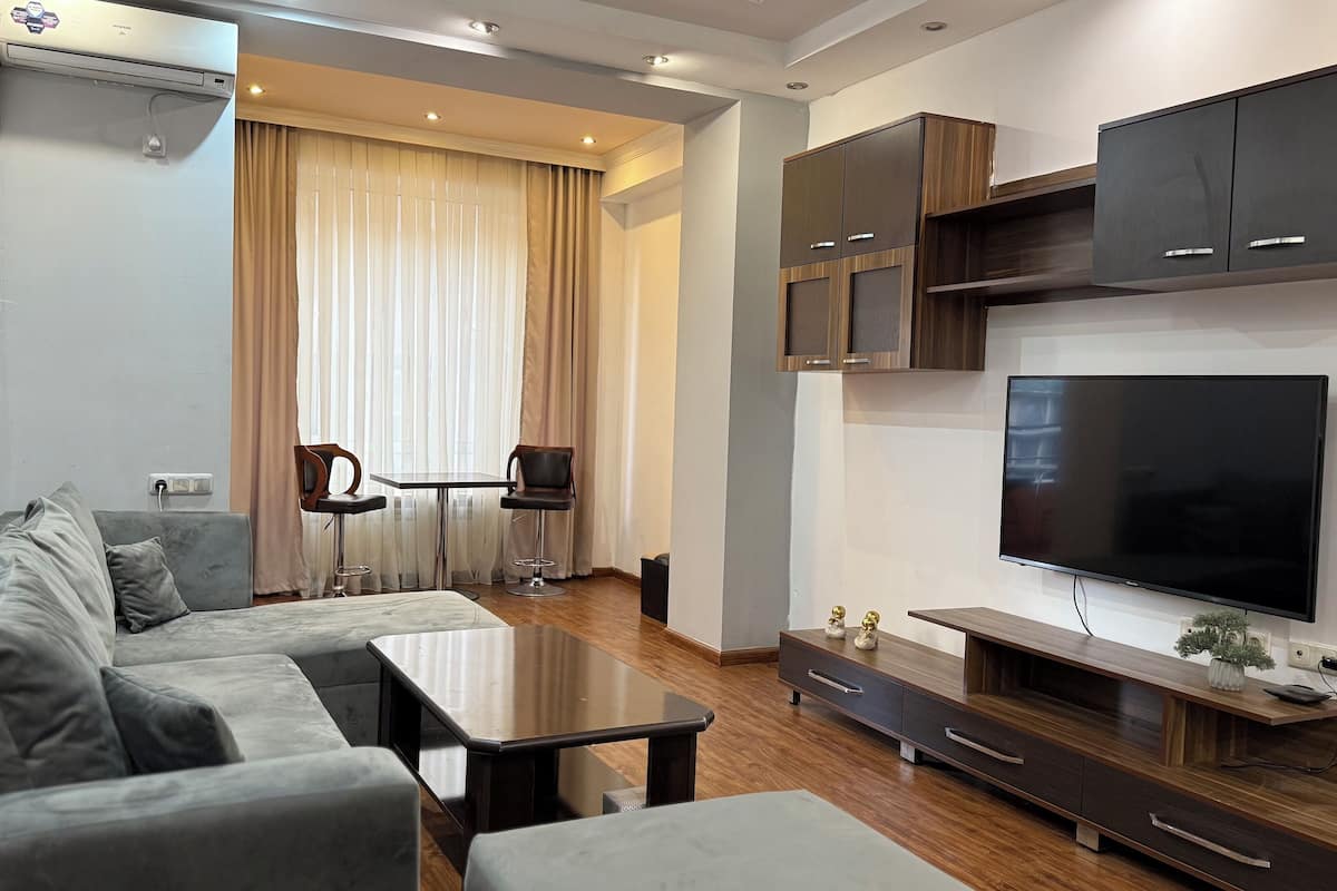 Comfort Apartment, 1 Bedroom, Balcony, City View | Hypo-allergenic bedding, blackout drapes, soundproofing