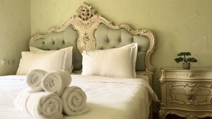 Luxury Apartment, 2 Bedrooms, 2 Bathrooms, Courtyard View | Premium bedding, blackout curtains, soundproofing, iron/ironing board - Comfortable apartments on Northern Avenue by Sweet Home (Yerevan)