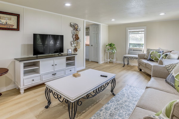 'Crosby Huffman Hideaway' Serene Escape W/ Yard - Crosby, TX
